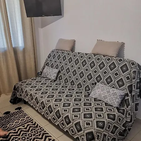 Beachside Ferienhaus Perissa (Santorini)